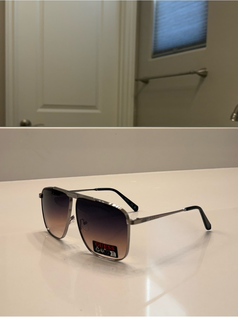 GUESS Aviator Sunglasses in GRADIENT Brown NWOT - Picture 5 of 13